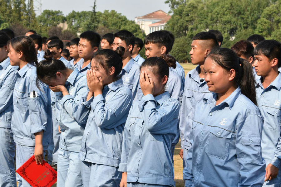 同学们对教官恋恋不舍